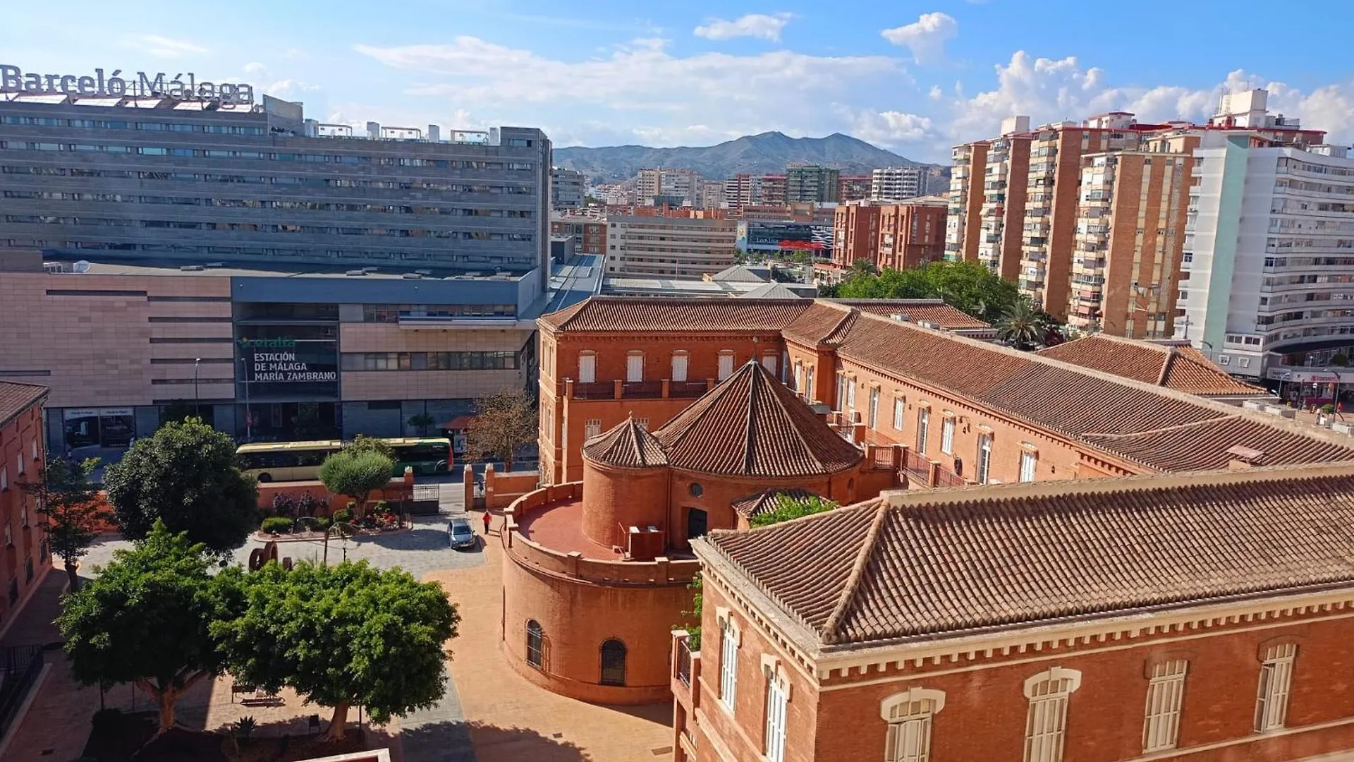 Homestay Habitacion Privada Centro Malaga Cerca Tren Maria Zambrano Y Playa Muy Buena Conexion Wifi