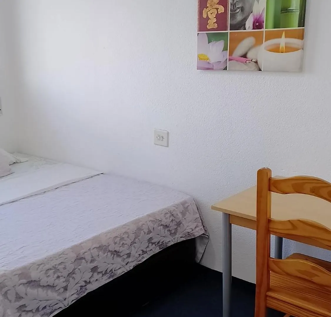 Habitacion Privada Centro Malaga Cerca Tren Maria Zambrano Y Playa Muy Buena Conexion Wifi 0*,