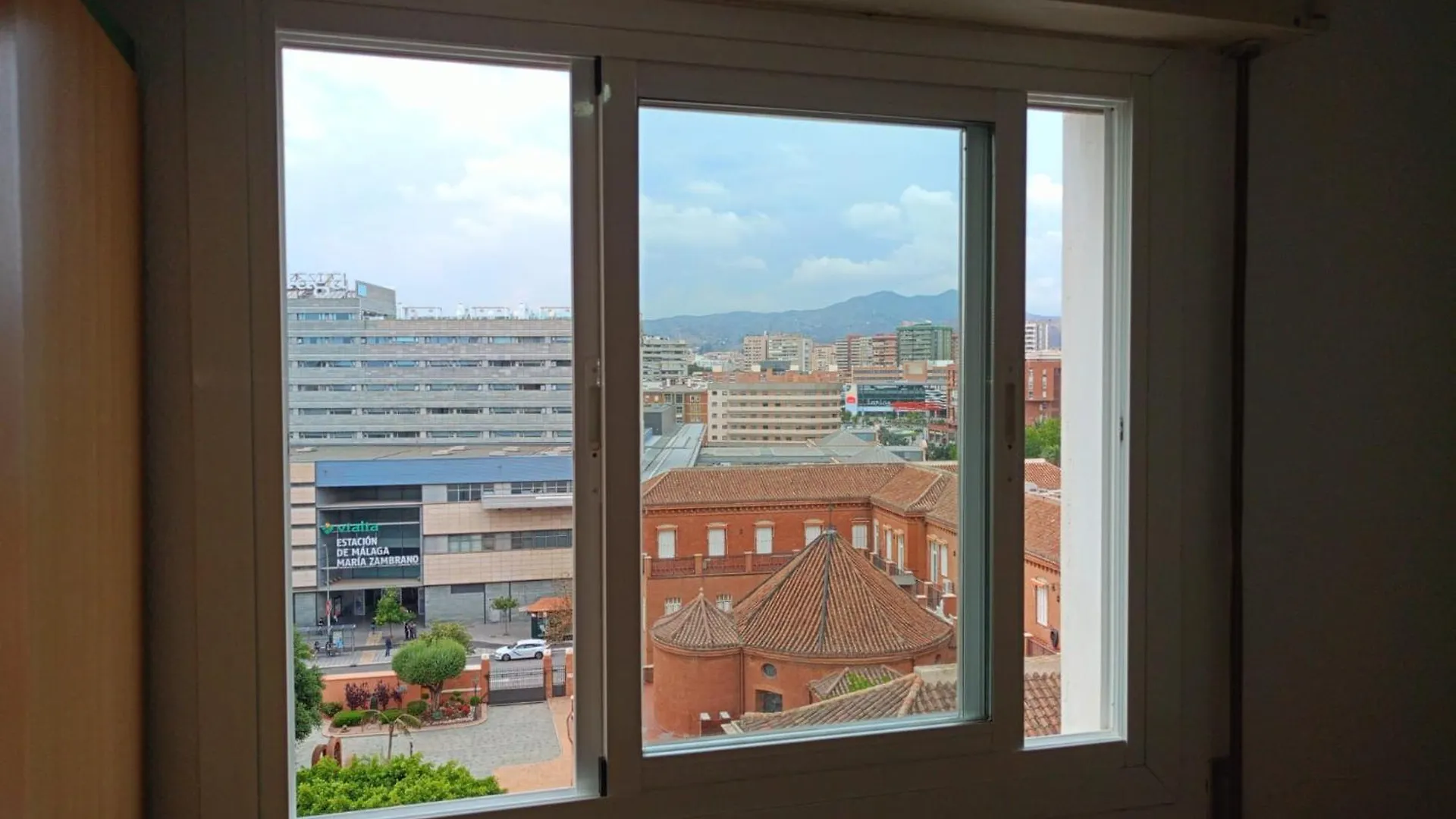 Habitacion Privada Centro Malaga Cerca Tren Maria Zambrano Y Playa Muy Buena Conexion Wifi Hiszpania
